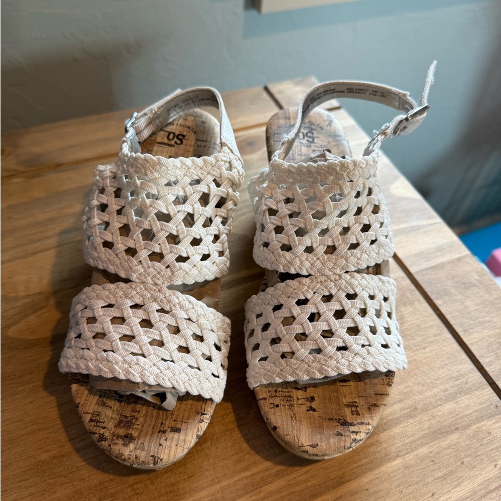 Girls size 2 Woven cream wedge sandals